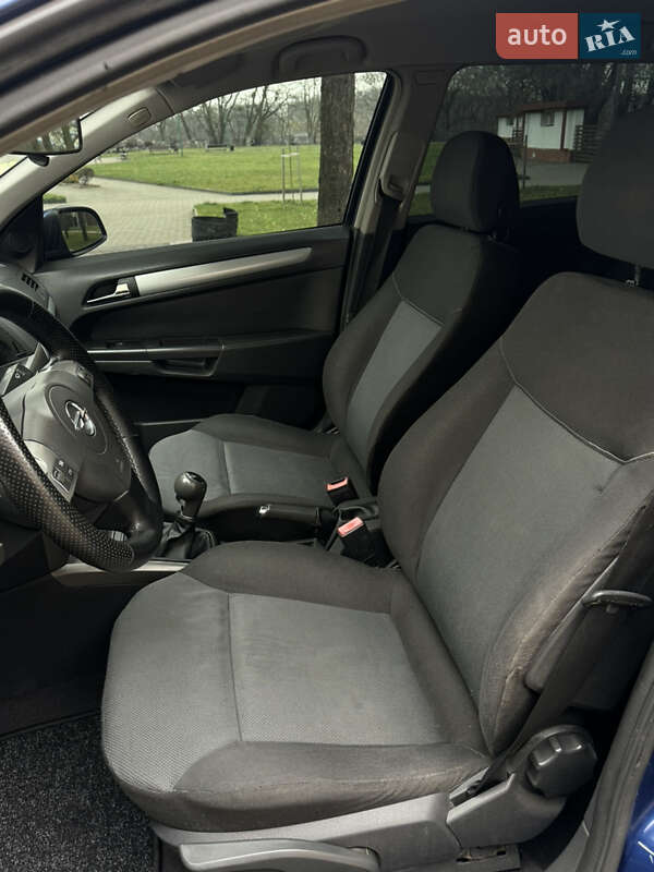 Универсал Opel Astra 2004 в Звягеле