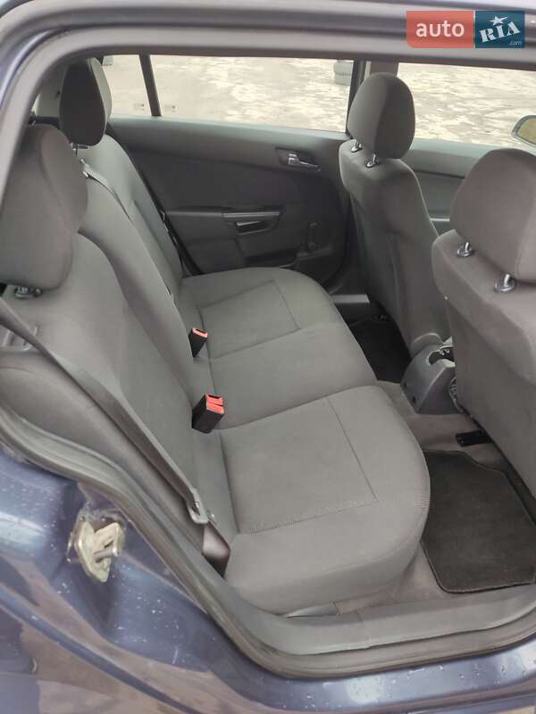 Універсал Opel Astra 2010 в Луцьку