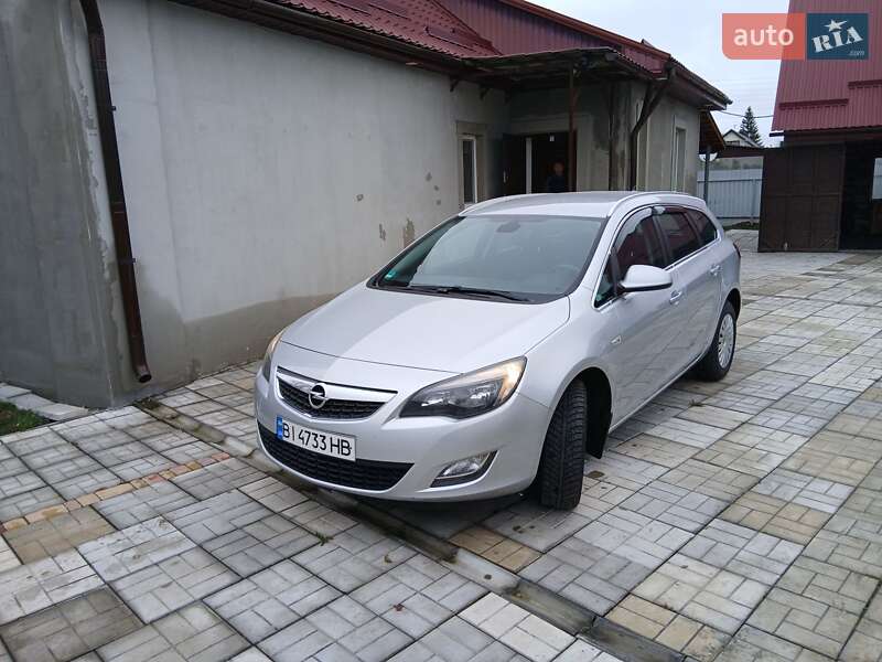 Універсал Opel Astra 2011 в Миргороді