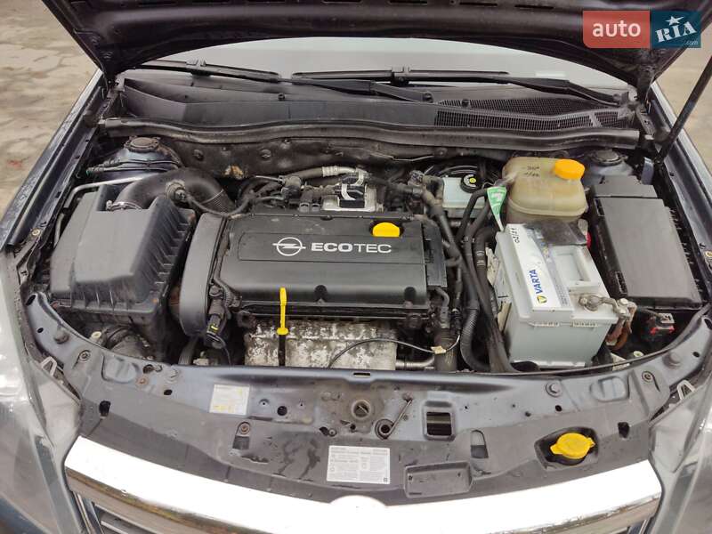 Універсал Opel Astra 2010 в Луцьку