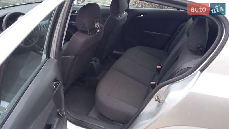 Хэтчбек Opel Astra 2009 в Новониколаевке