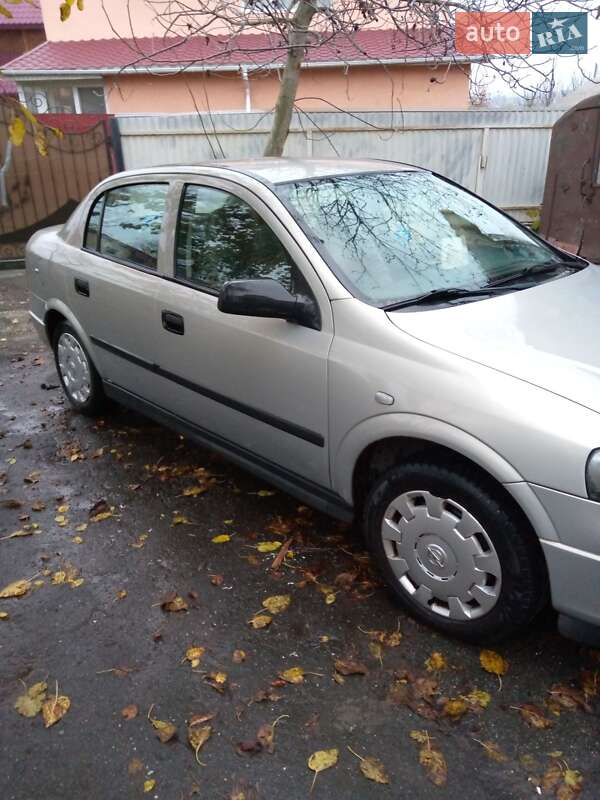 Седан Opel Astra 2008 в Красилове