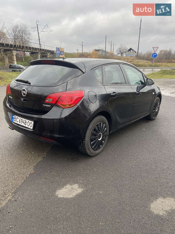 Хэтчбек Opel Astra 2011 в Стрые