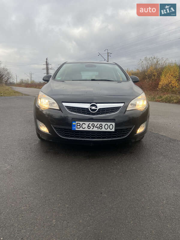 Хэтчбек Opel Astra 2011 в Стрые