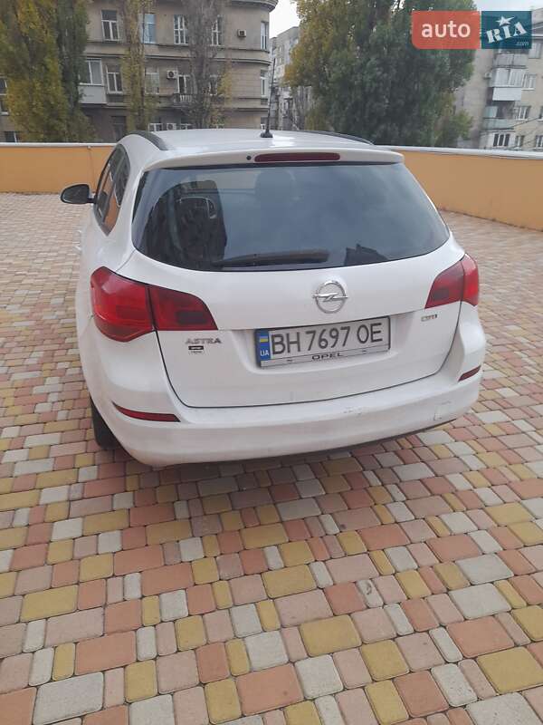 Универсал Opel Astra 2011 в Одессе