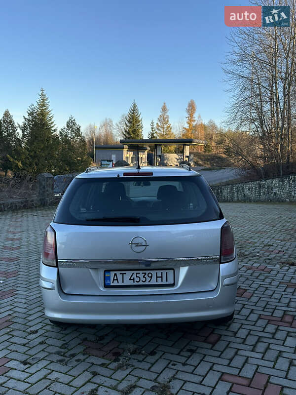 Универсал Opel Astra 2005 в Рожнове