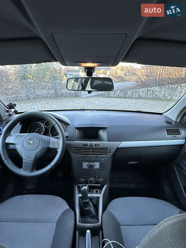 Универсал Opel Astra 2005 в Рожнове