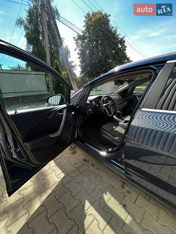 Универсал Opel Astra 2012 в Косове