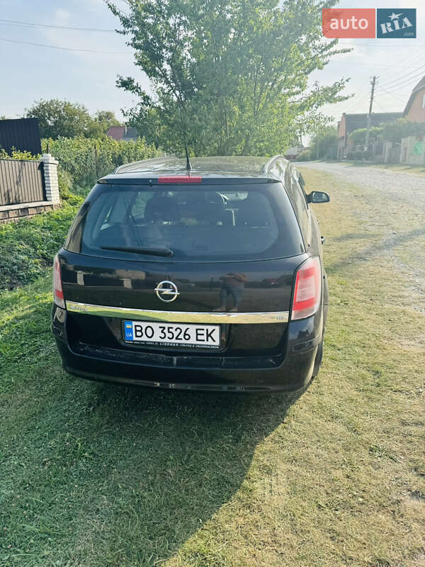 Универсал Opel Astra 2008 в Бучаче