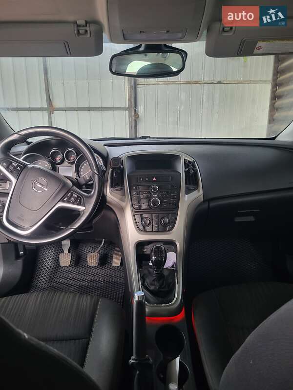 Opel Astra 2011 Opel Astra 2011