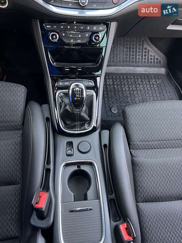 Універсал Opel Astra 2016 в Черкасах