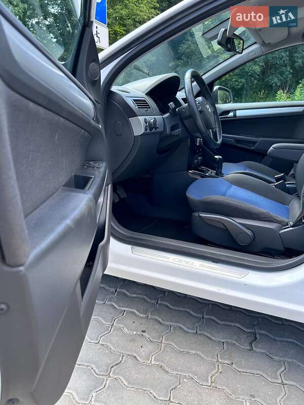 Универсал Opel Astra 2010 в Стрые