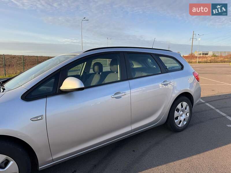 Универсал Opel Astra 2011 в Радивилове