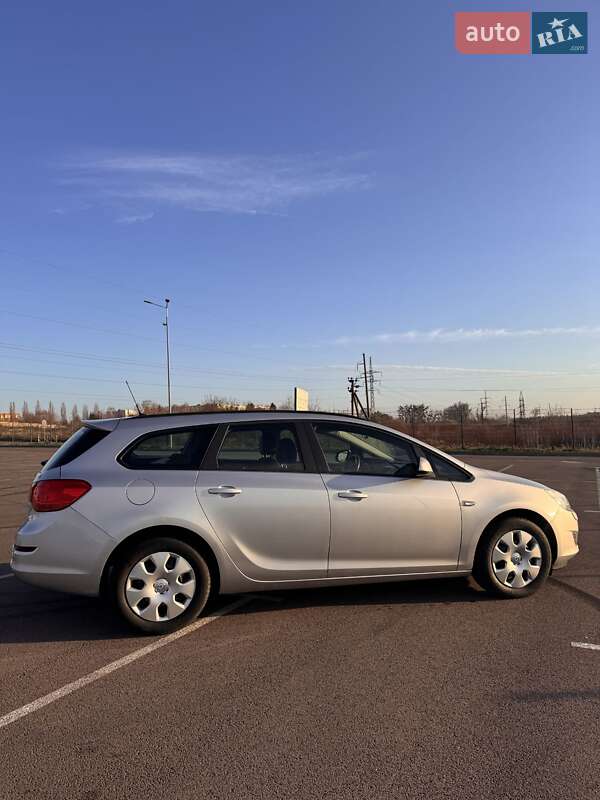 Универсал Opel Astra 2011 в Радивилове