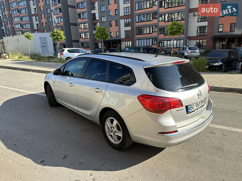 Универсал Opel Astra 2013 в Тернополе