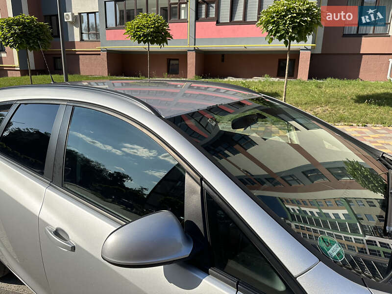 Универсал Opel Astra 2013 в Тернополе