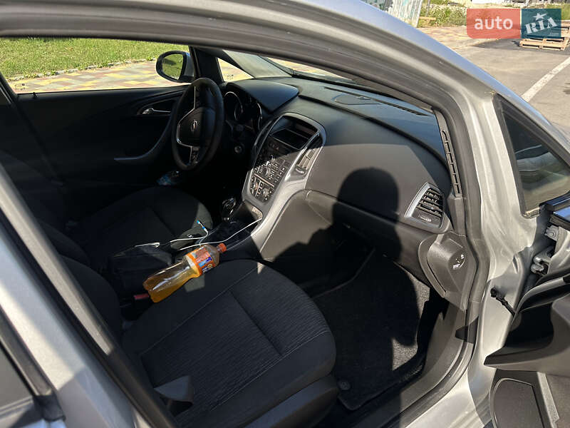 Универсал Opel Astra 2013 в Тернополе