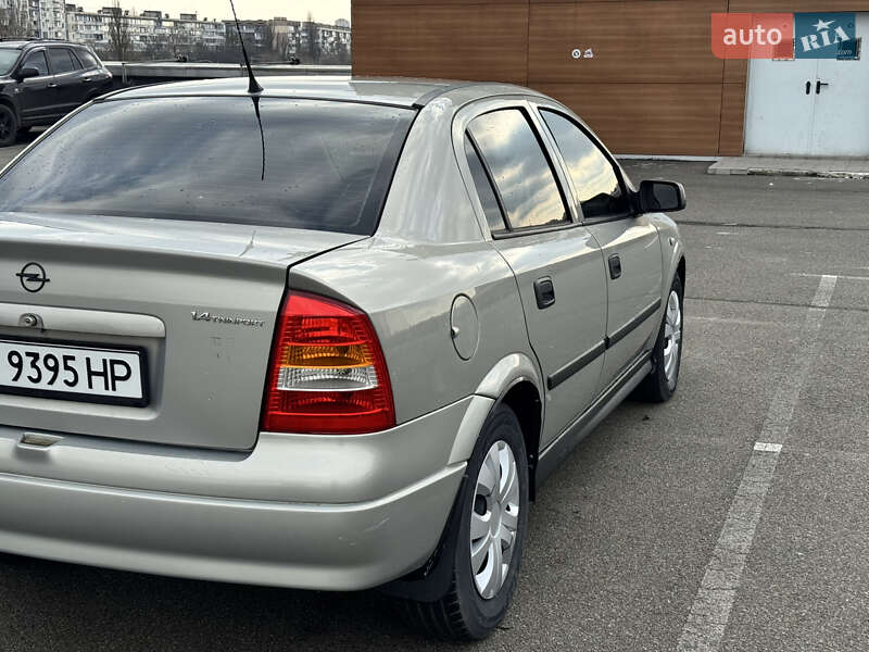 Седан Opel Astra 2008 в Киеве