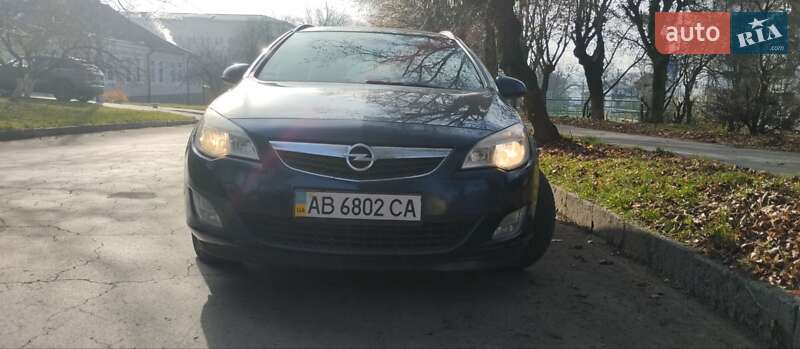 Універсал Opel Astra 2011 в Кам'янець-Подільському