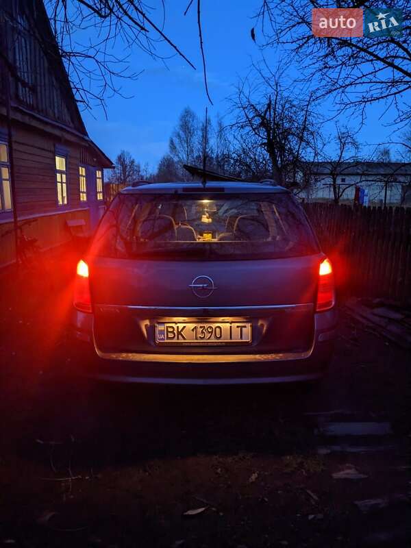 Универсал Opel Astra 2004 в Рокитном