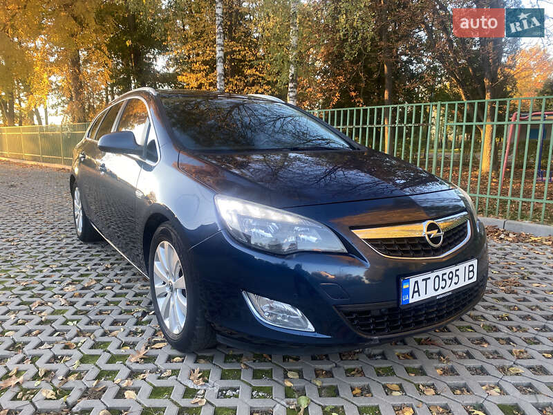Универсал Opel Astra 2012 в Ивано-Франковске