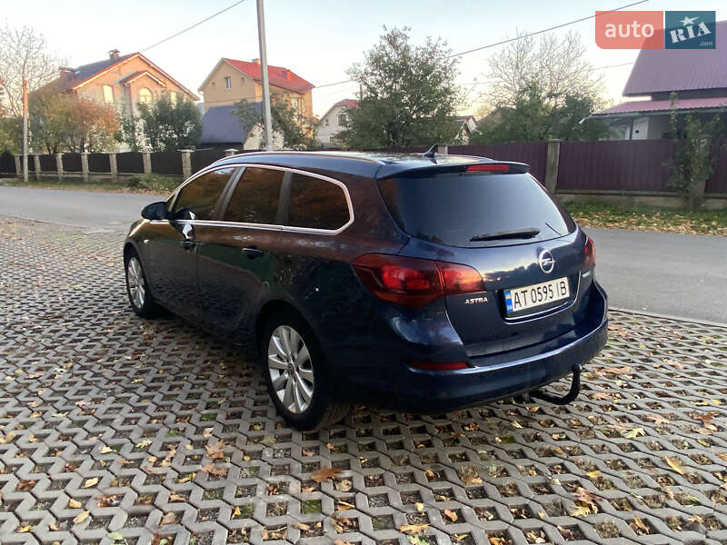 Универсал Opel Astra 2012 в Ивано-Франковске