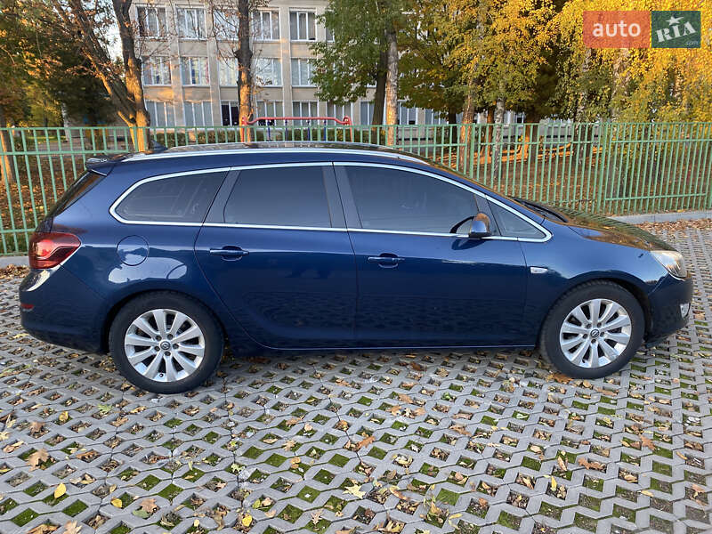 Универсал Opel Astra 2012 в Ивано-Франковске