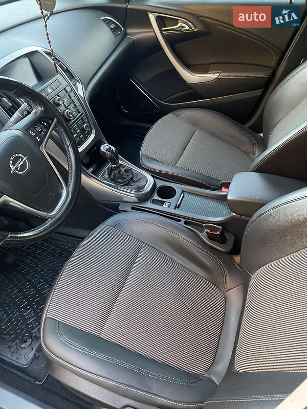 Универсал Opel Astra 2012 в Ивано-Франковске
