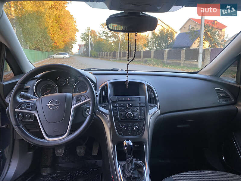 Универсал Opel Astra 2012 в Ивано-Франковске