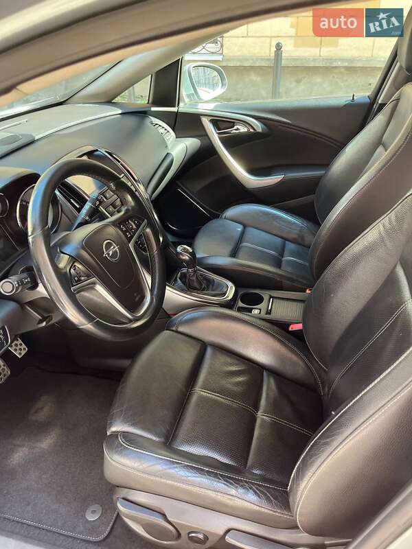 Універсал Opel Astra 2011 в Львові