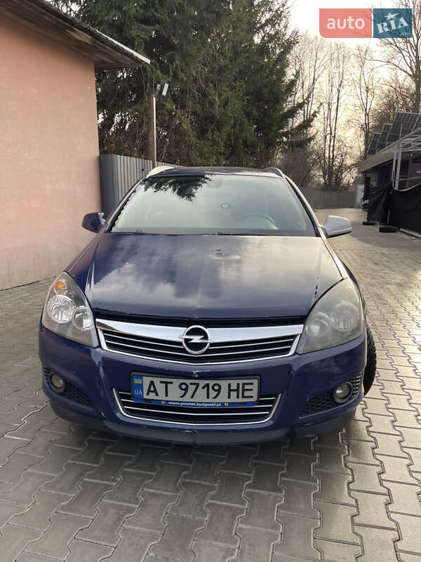Універсал Opel Astra 2010 в Коломиї