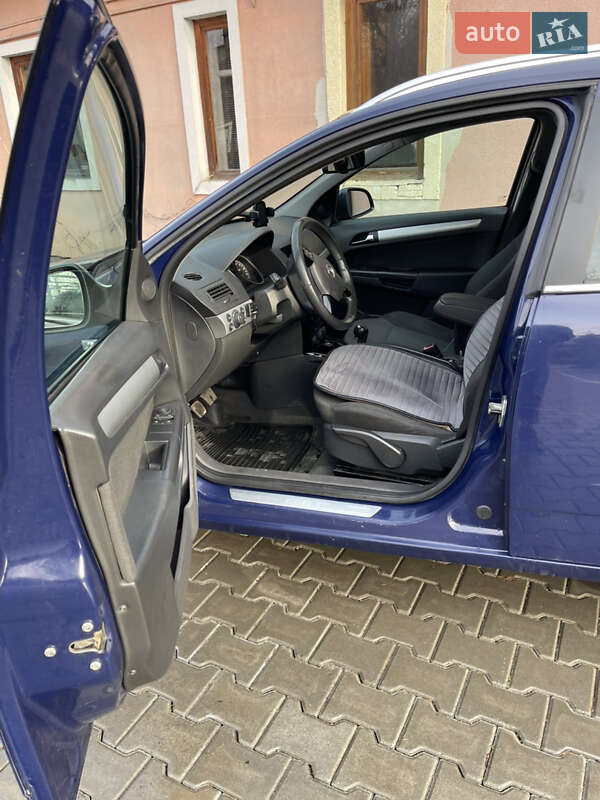 Універсал Opel Astra 2010 в Коломиї