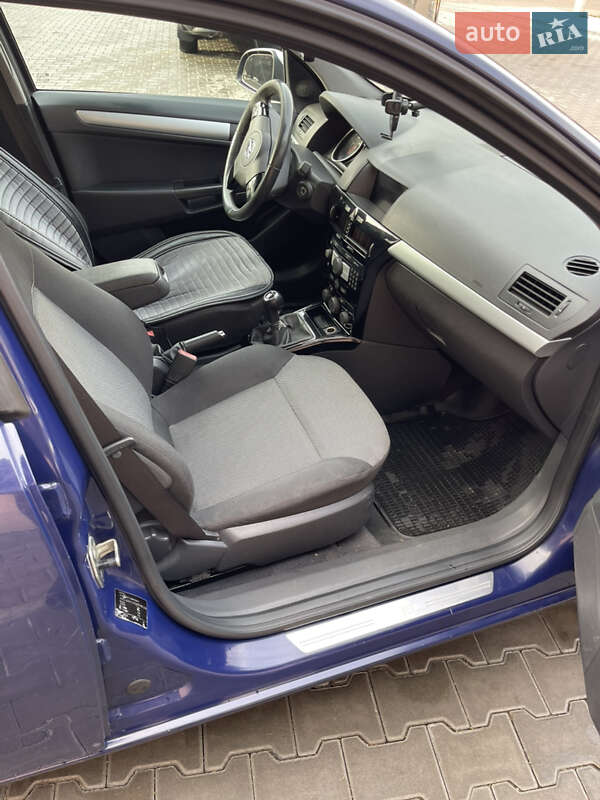 Універсал Opel Astra 2010 в Коломиї