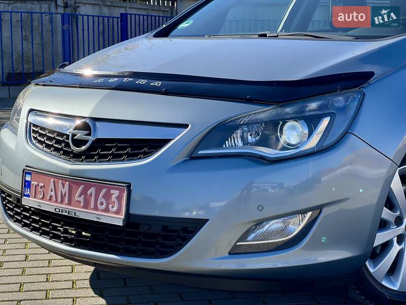 Универсал Opel Astra 2011 в Тернополе