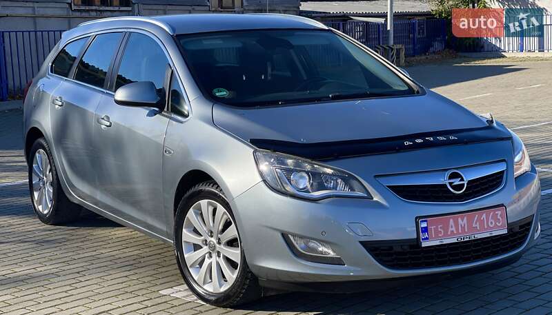 Универсал Opel Astra 2011 в Тернополе