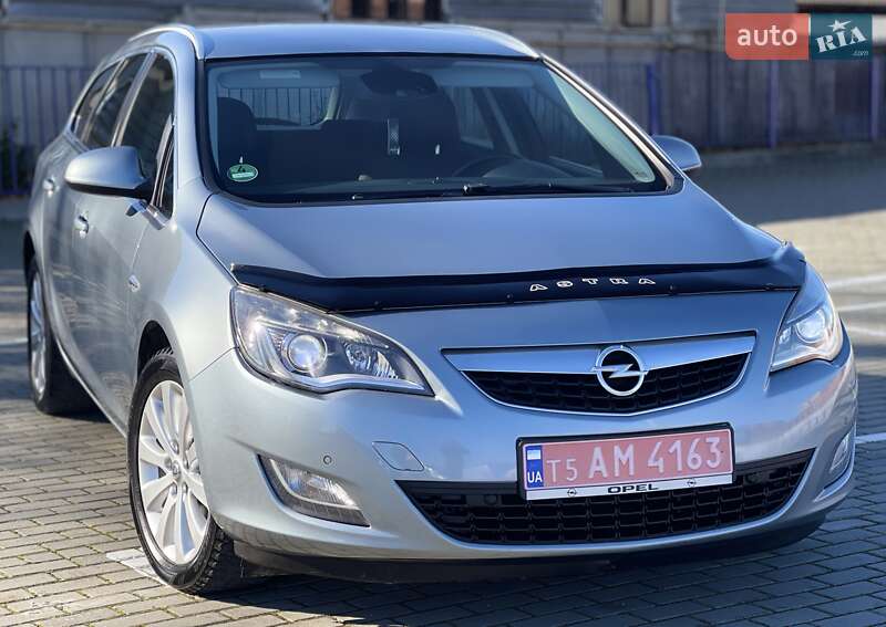 Универсал Opel Astra 2011 в Тернополе