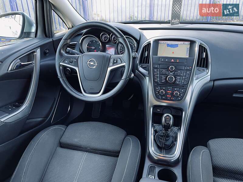 Универсал Opel Astra 2011 в Тернополе