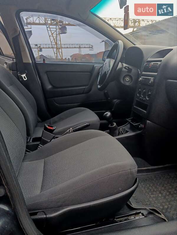 Седан Opel Astra 2006 в Ивано-Франковске