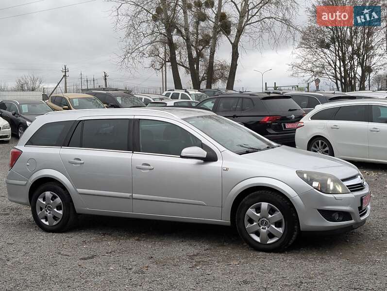 Универсал Opel Astra 2008 в Ровно