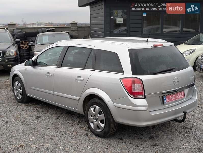 Универсал Opel Astra 2008 в Ровно