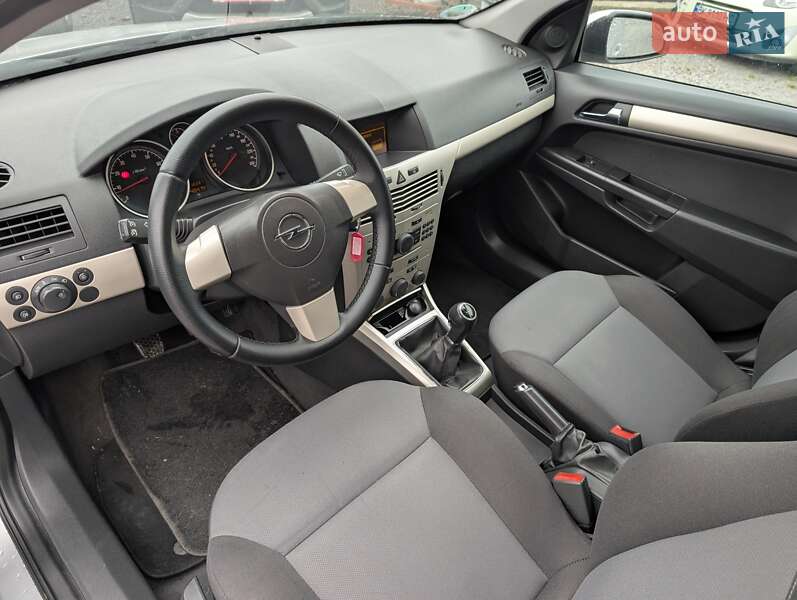 Универсал Opel Astra 2008 в Ровно