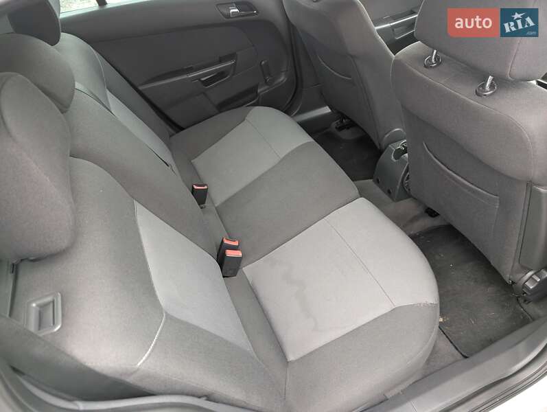 Универсал Opel Astra 2008 в Ровно