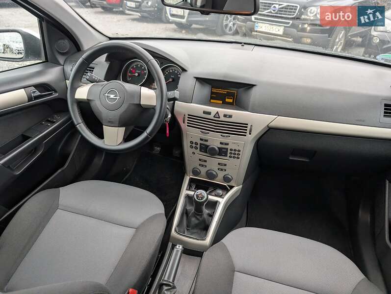 Универсал Opel Astra 2008 в Ровно