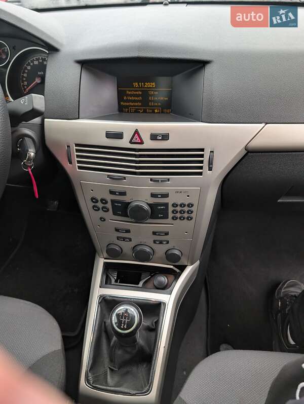 Универсал Opel Astra 2008 в Ровно