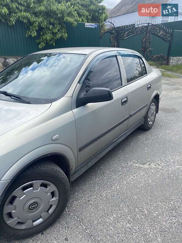 Седан Opel Astra 2006 в Полтаве