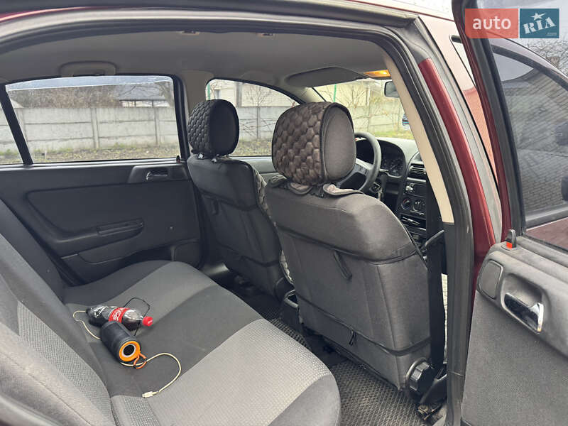 Седан Opel Astra 2005 в Брусилові