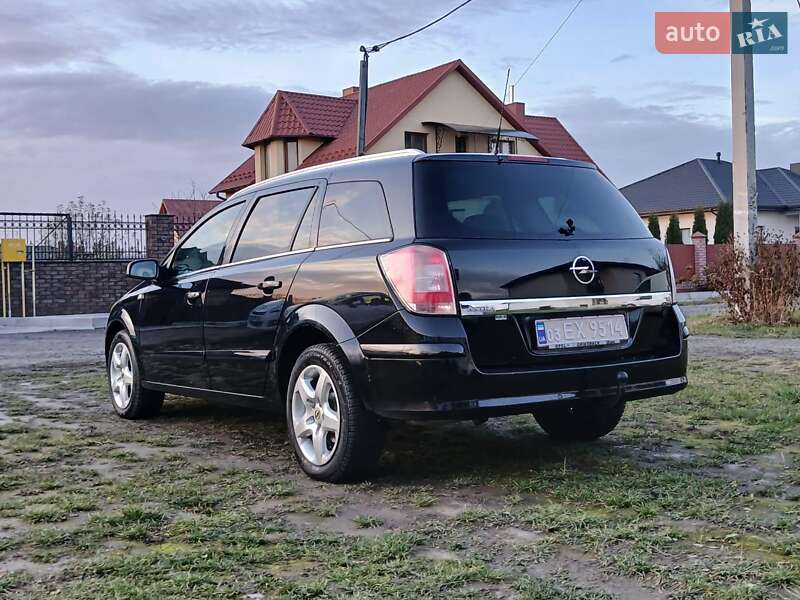 Универсал Opel Astra 2008 в Луцке