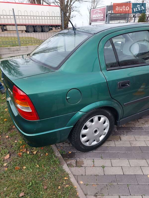 Седан Opel Astra 2004 в Киеве