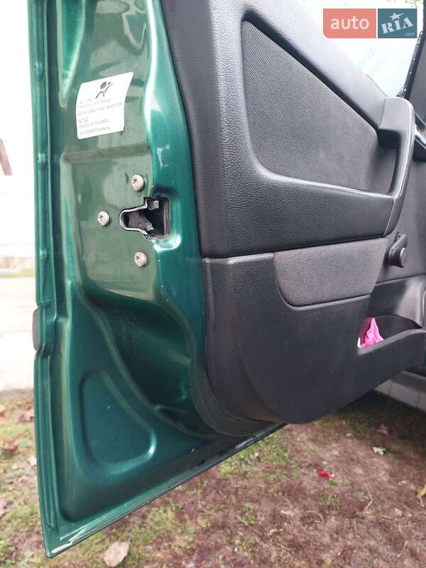 Седан Opel Astra 2004 в Киеве