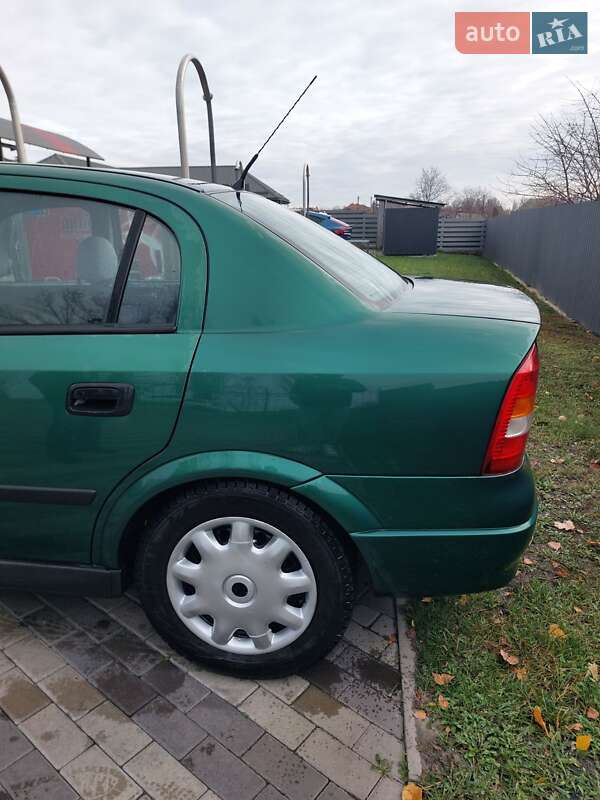 Седан Opel Astra 2004 в Киеве